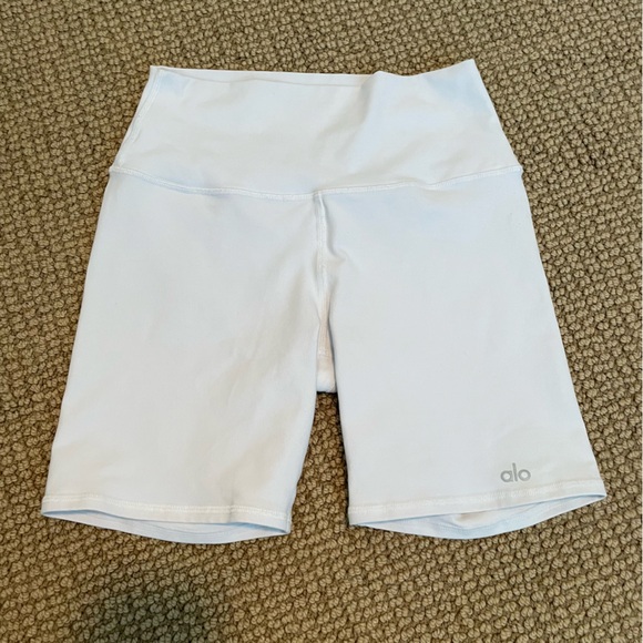 Alo 7" High-Waist Biker Short - Picture 1 of 3